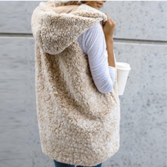 LYLA Chunky Faux Fur White Vest - Picture 4 of 7